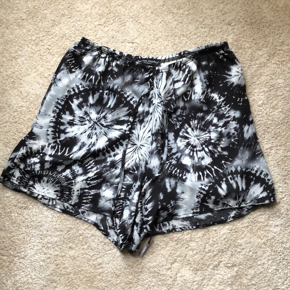 Cute black and white dressy shorts!